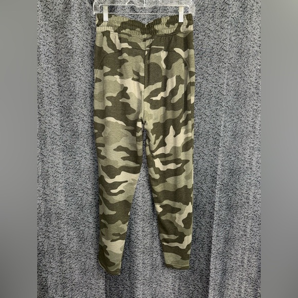 VS PINK Camo Sweatpants - Picture 2 of 6